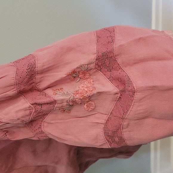 Off the shoulder Button back blouse - Picture 4 of 5